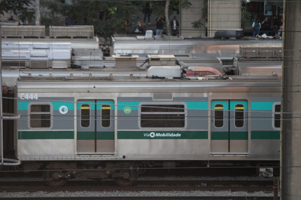 Linha 8-Diamante teve trecho paralisado nesta terça, 24