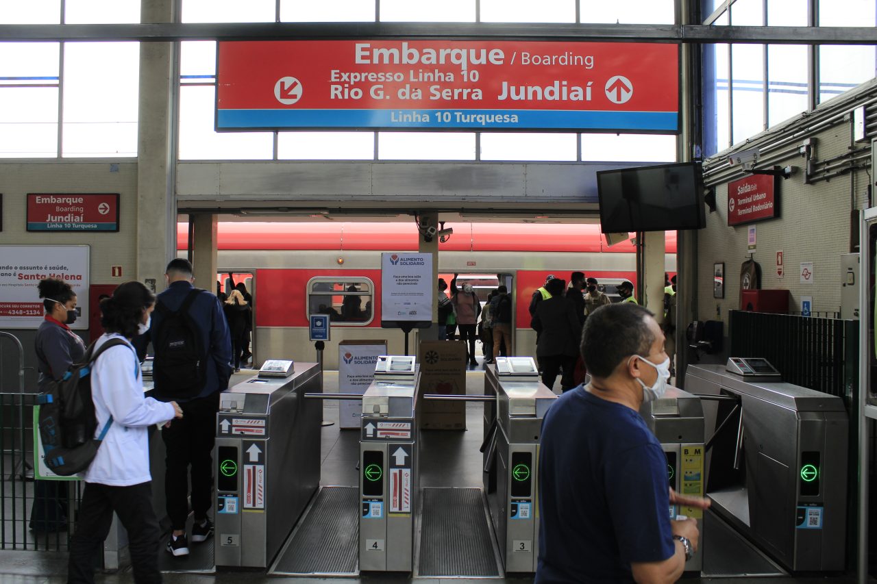 Linha 10-Turquesa da CPTM teve problemas nesta segunda (15)