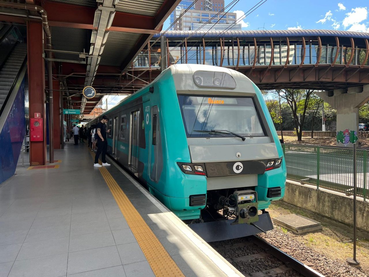 Trem descarrila na Linha 9-Esmeralda neste domingo, 26