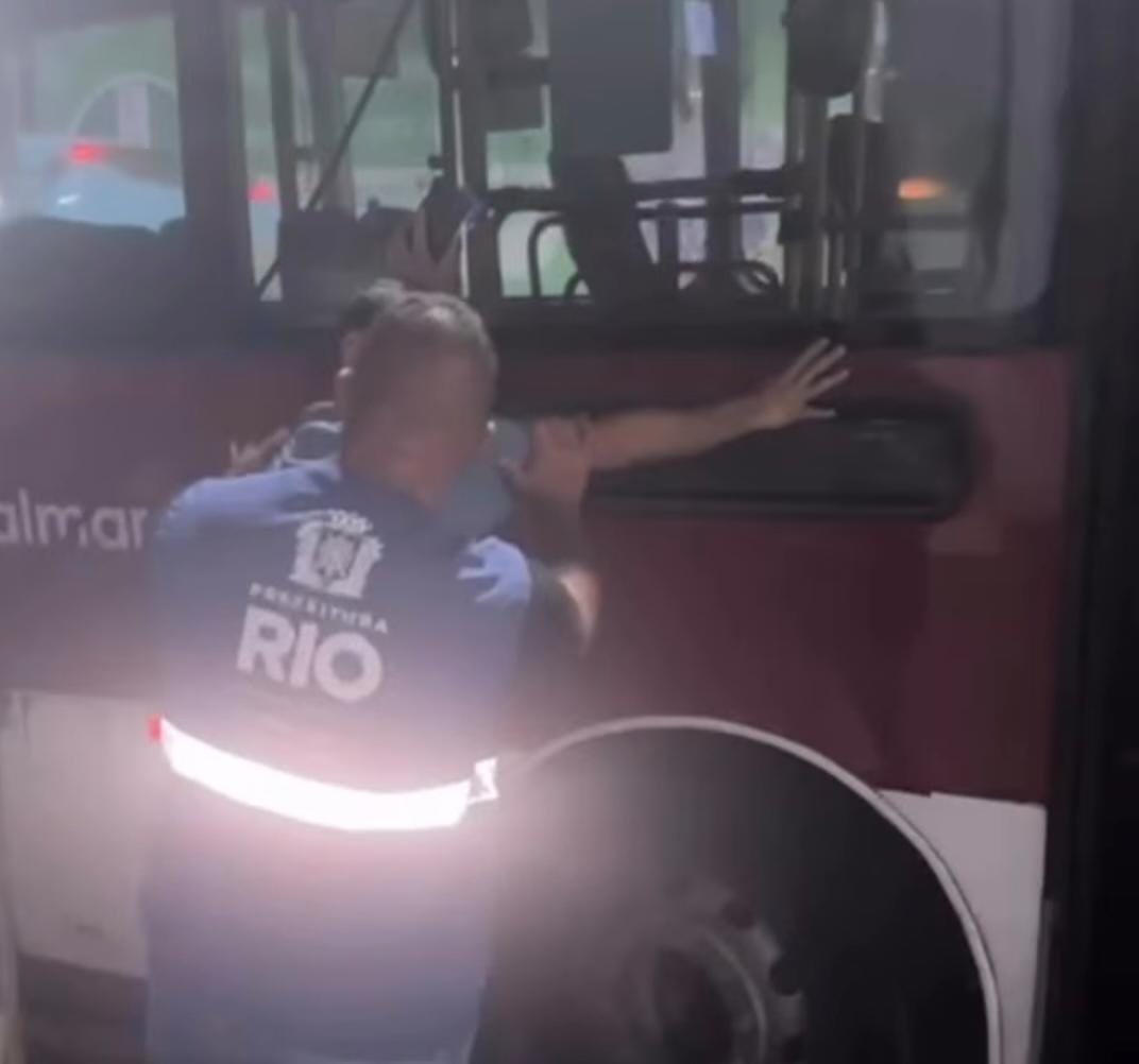 Homem furta ônibus em Campo Grande no Rio