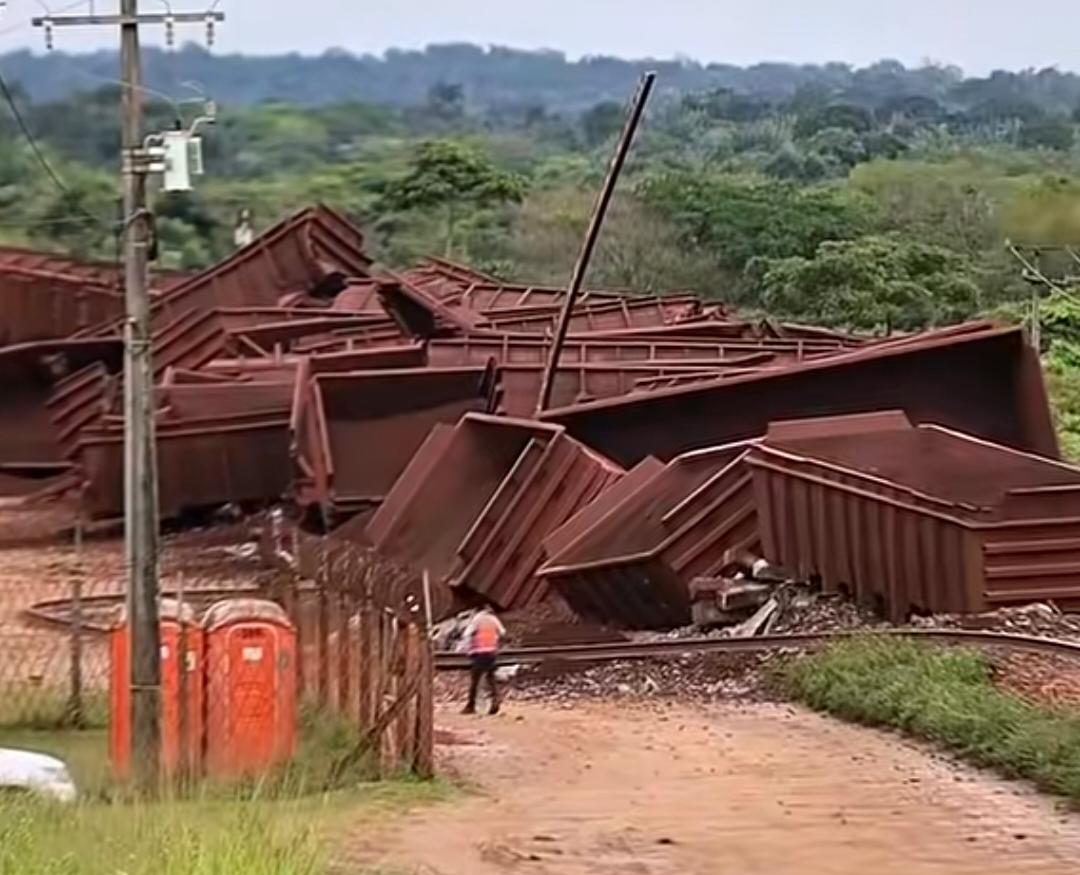 Trem de minério descarrila no Maranhão